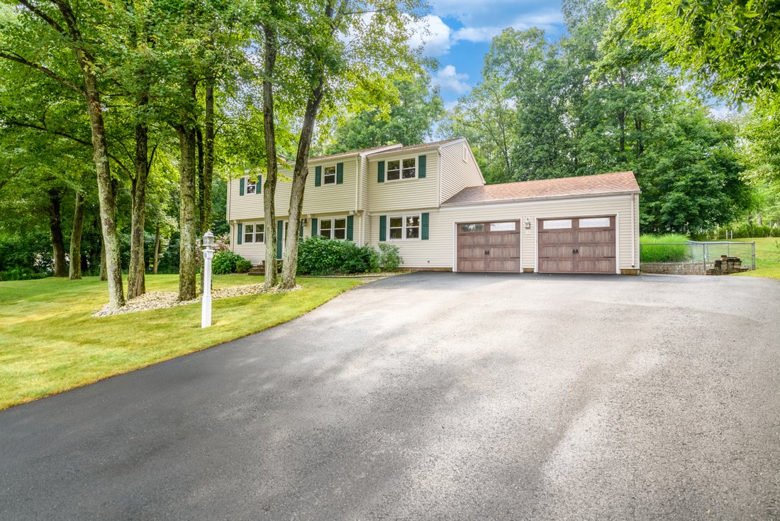 House in Ellington, Connecticut, United States 1 - 18549436