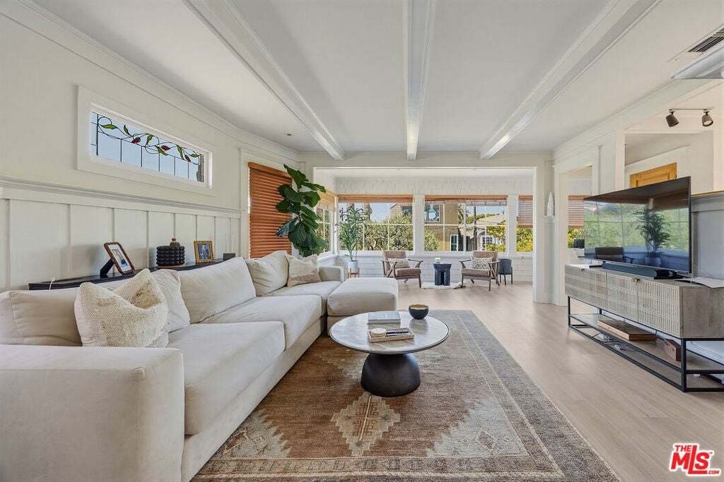 Los Angeles, California, United States 5 - 18551051