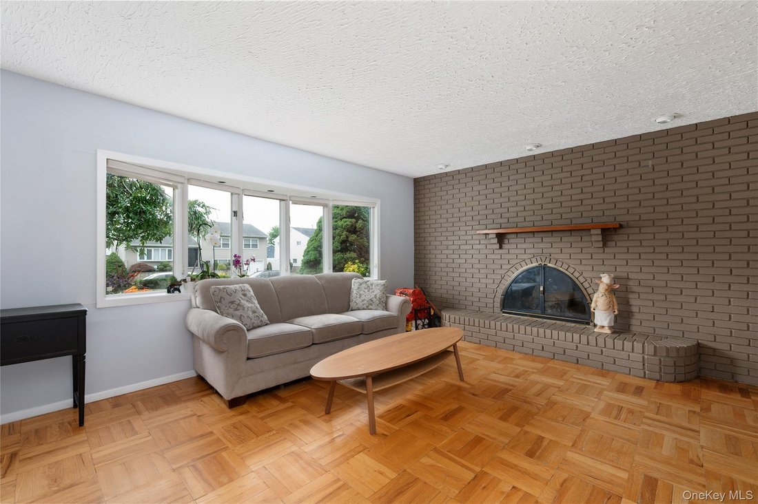 House in Hicksville, New York, United States 3 - 18550395