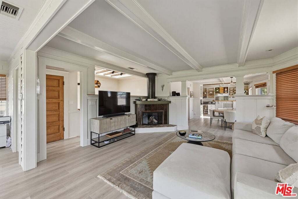 Los Angeles, California, United States 3 - 18551051