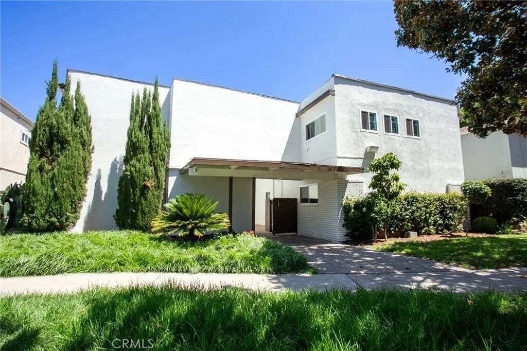 Fullerton, California, United States 1 - 16812256