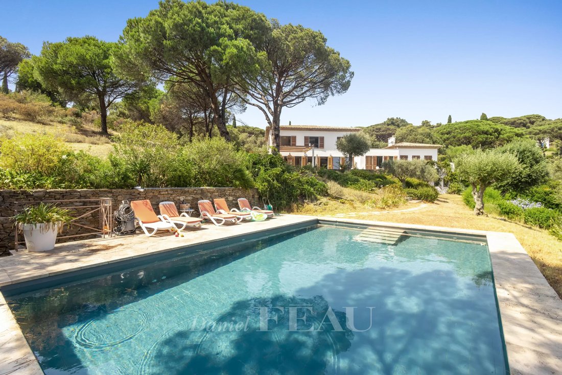 Estate in La Croix-Valmer, Provence-Alpes-Côte d'Azur, France 3 - 18549292