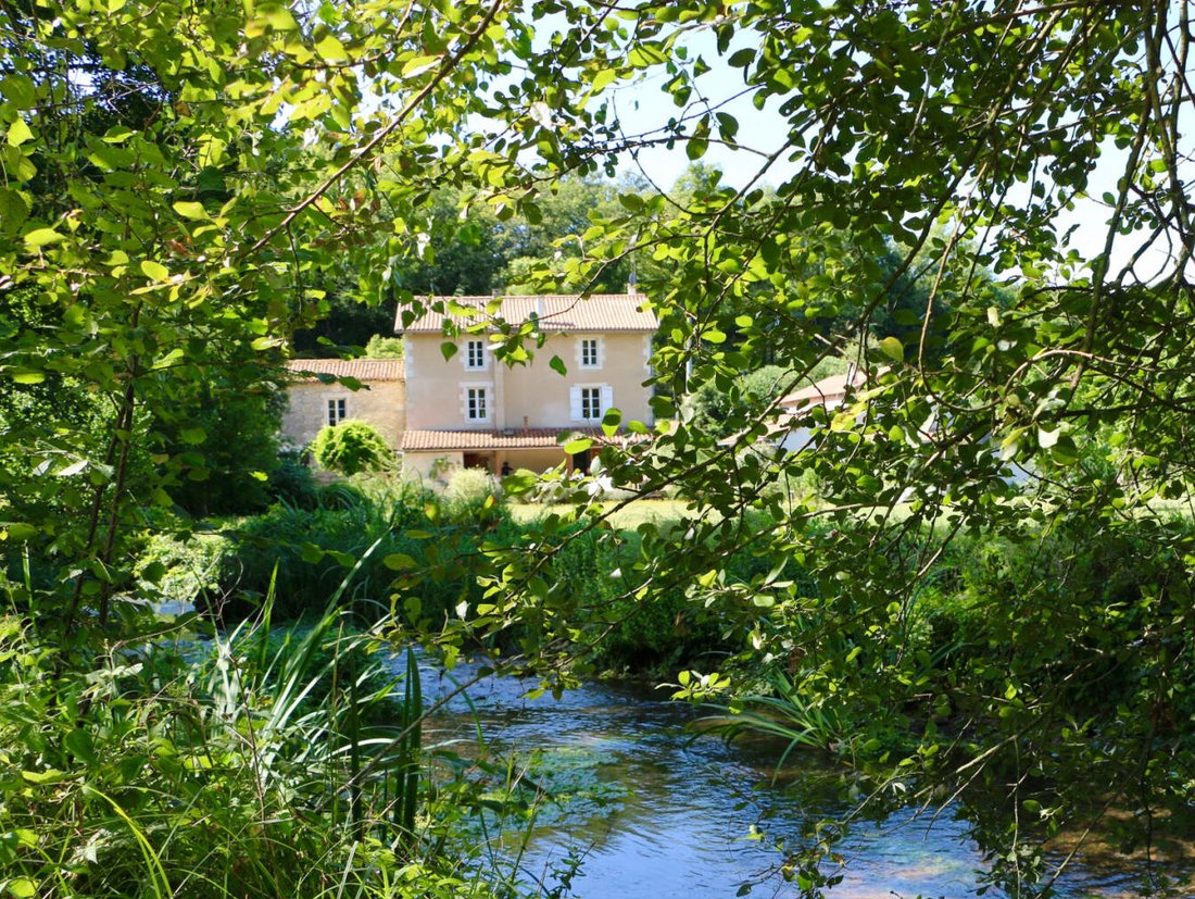 Maison à Nanteuil-en-Vallée, Nouvelle-Aquitaine, France 2 - 18551817
