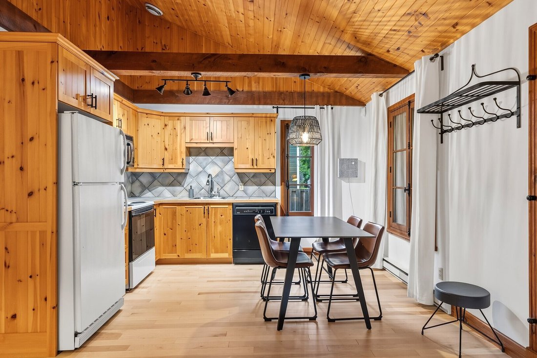 House in Val-Morin, Quebec, Canada 5 - 18552987