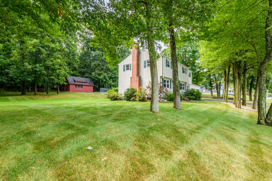 House in Ellington, Connecticut, United States 4 - 18549436