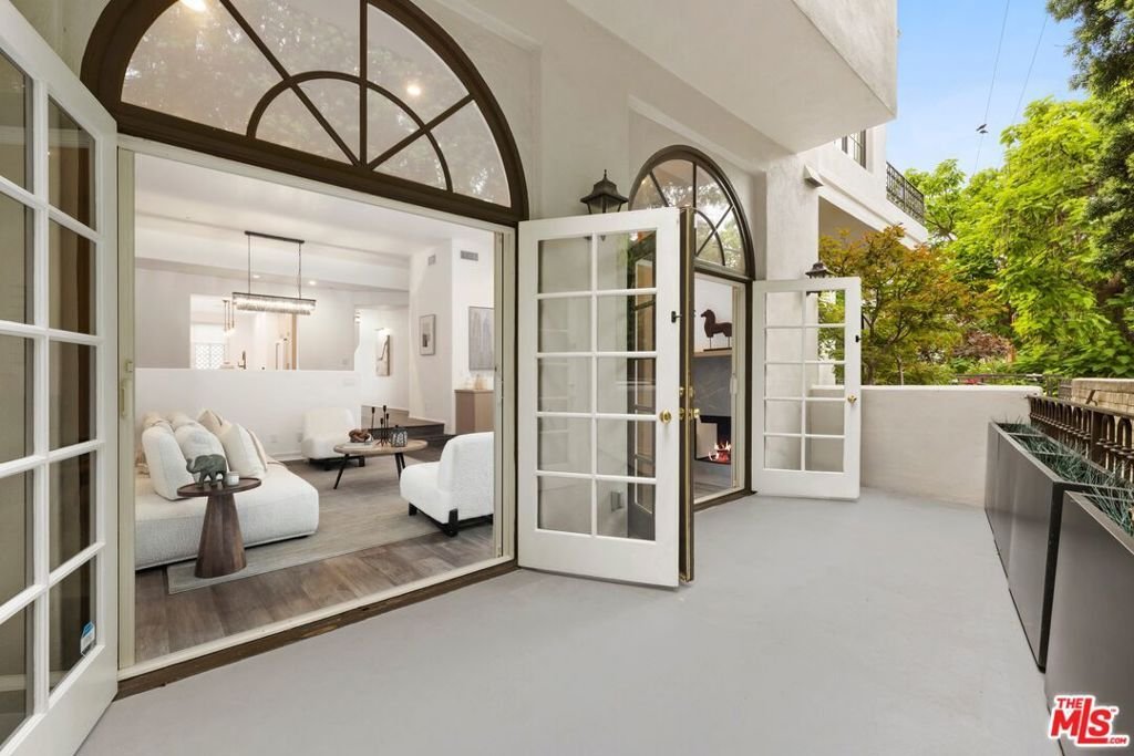Condo in Los Angeles, California, United States 2 - 18551033