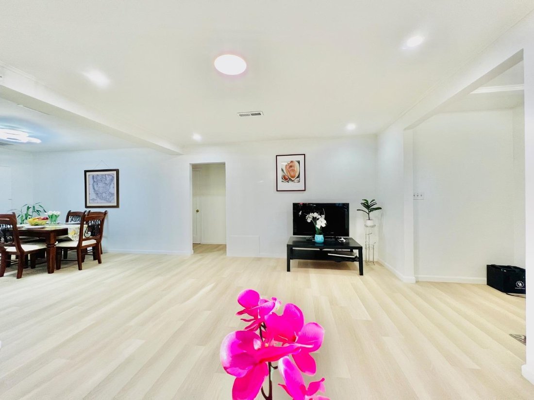 House in Redwood City, California, United States 5 - 18551689