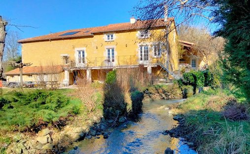 House in Champagne-Mouton, Nouvelle-Aquitaine, France 1