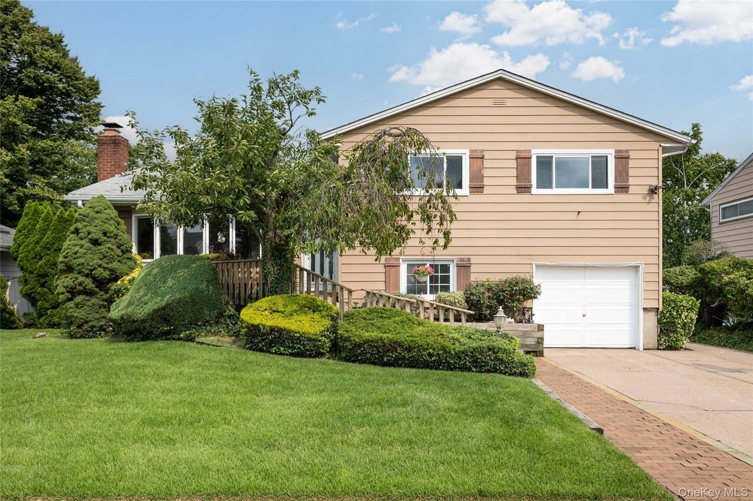 House in Hicksville, New York, United States 1 - 18550395