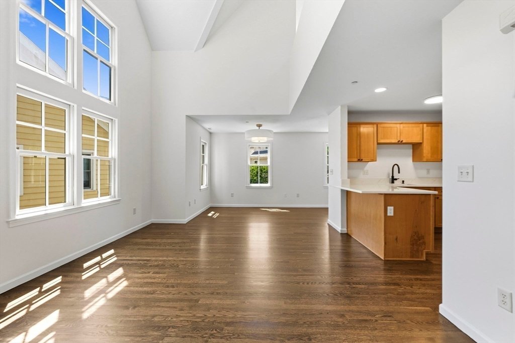 Condo in Arlington, Massachusetts, United States 5 - 18553072