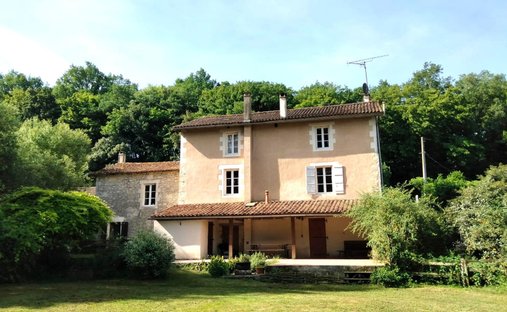 House in Nanteuil-en-Vallée, Nouvelle-Aquitaine, France 1
