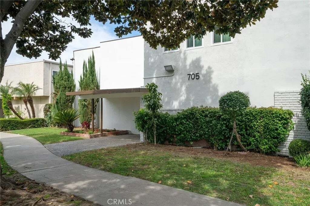 Fullerton, California, United States 3 - 16812256