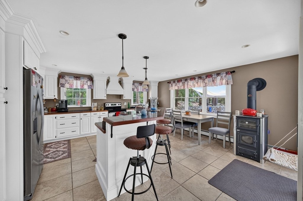 House in Middleborough, Massachusetts, United States 3 - 18548366