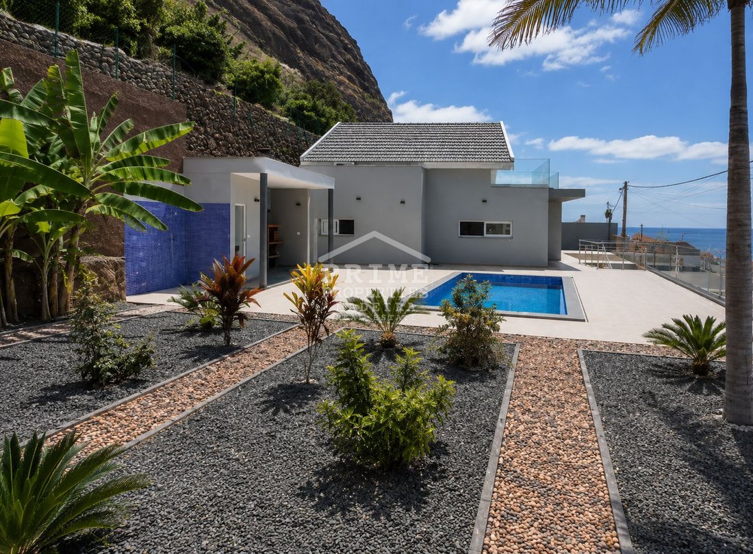 Villa in Estreito da Calheta, Madeira, Portugal 1 - 14538457