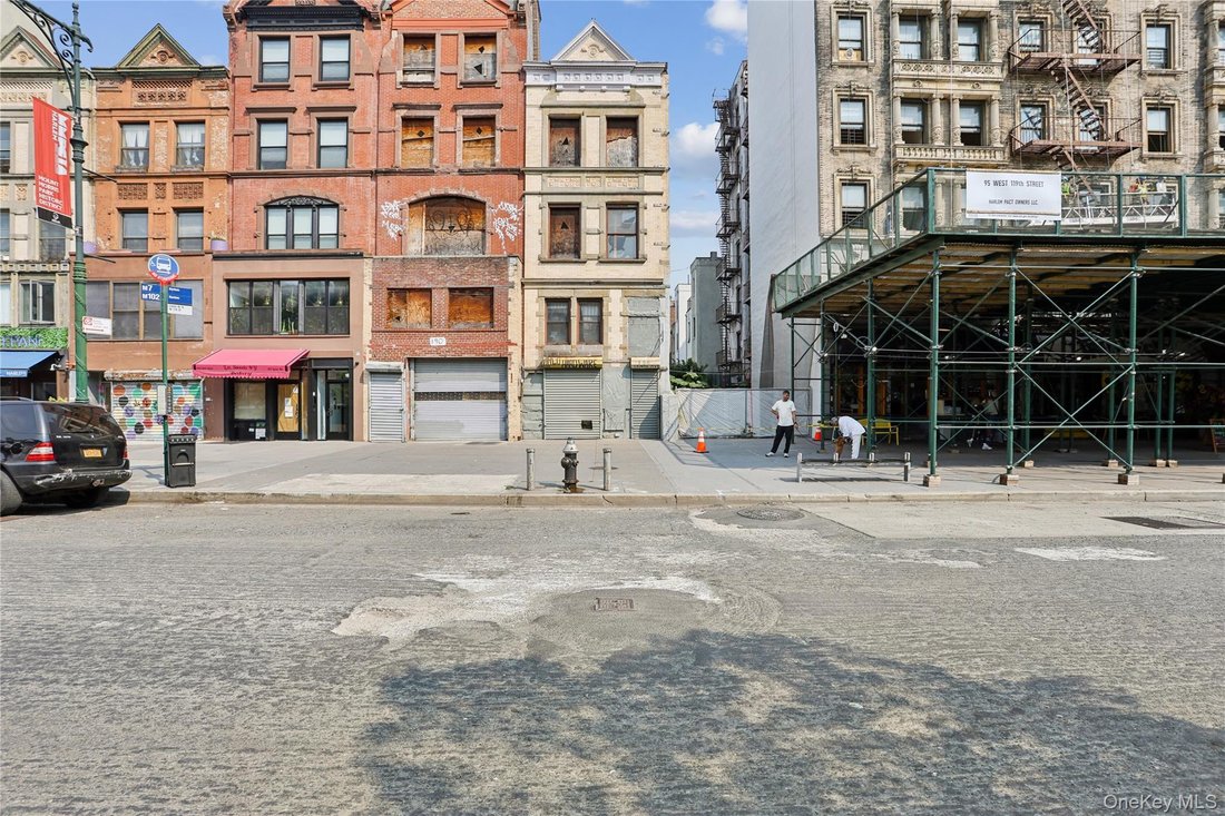 New York, New York, United States 1 - 18551177