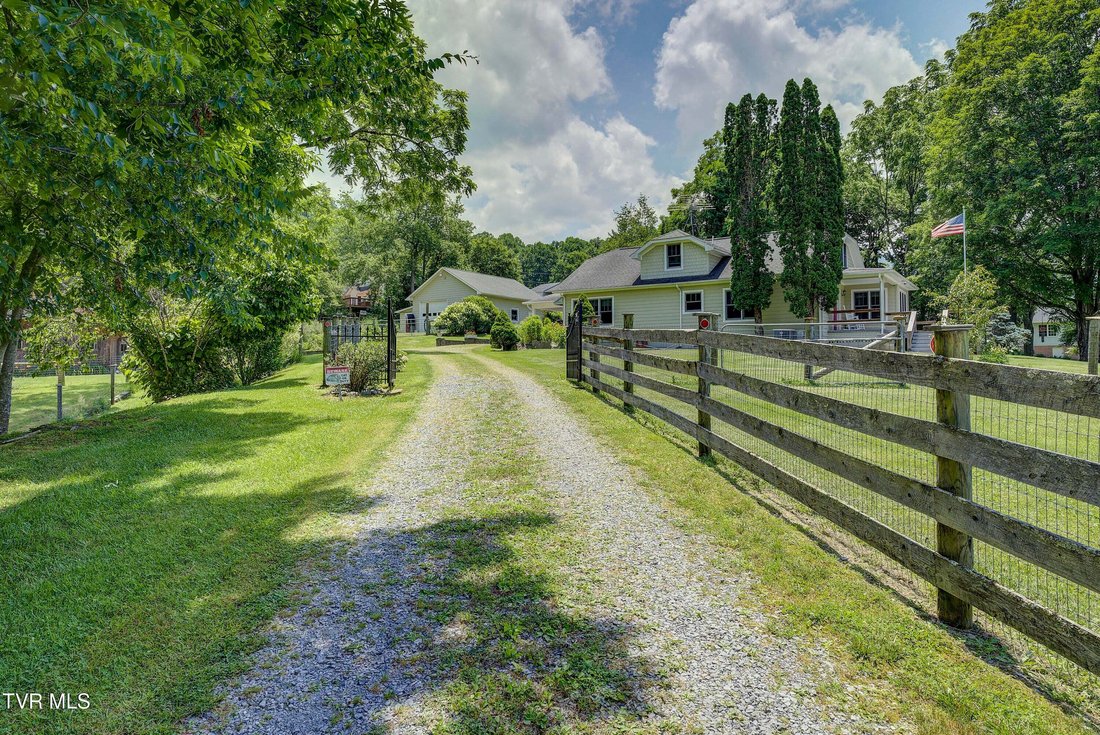 House in Roan Mountain, Tennessee, United States 1 - 18550846