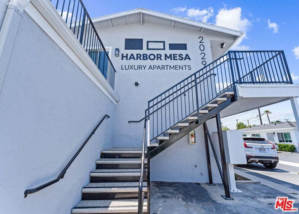 Costa Mesa, California, United States 3 - 18551031