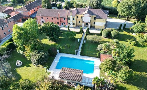 Villa in Piombino Dese, Veneto, Italy 1