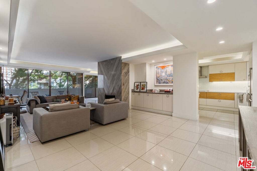 Condo in Beverly Hills, California, United States 5 - 18551037