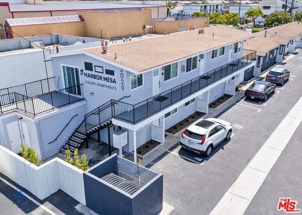 Costa Mesa, California, United States 1 - 18551031