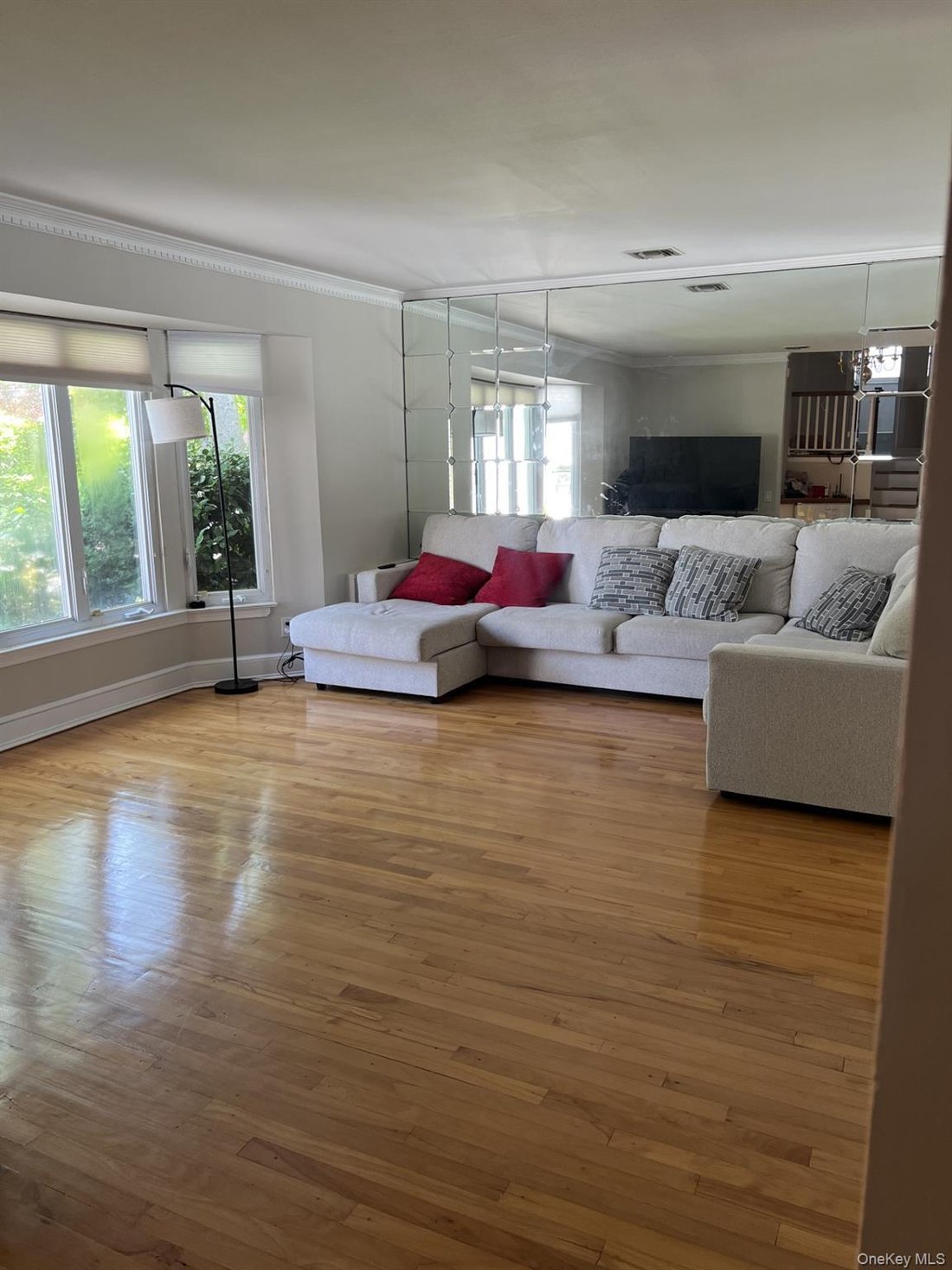 House in Syosset, New York, United States 2 - 18440626