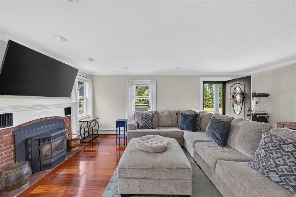 House in Middleborough, Massachusetts, United States 2 - 18548366