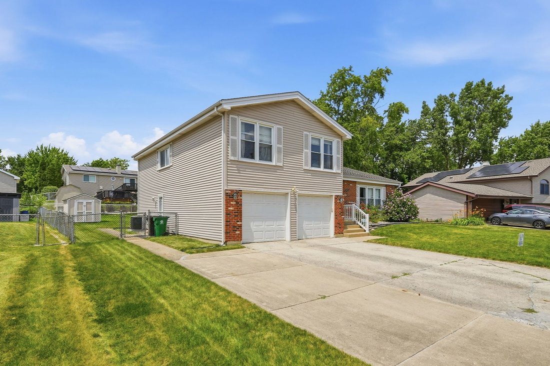 House in Bloomingdale, Illinois, United States 3 - 18552621