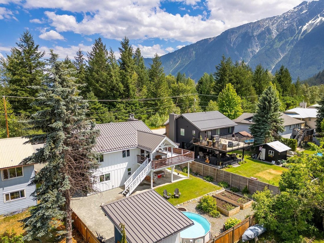 House in Pemberton, British Columbia, Canada 3 - 18554055