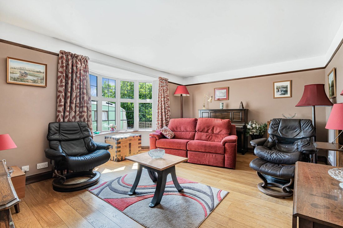 Bungalow in Runfold, Lower Bourne, England 2 - 18551011