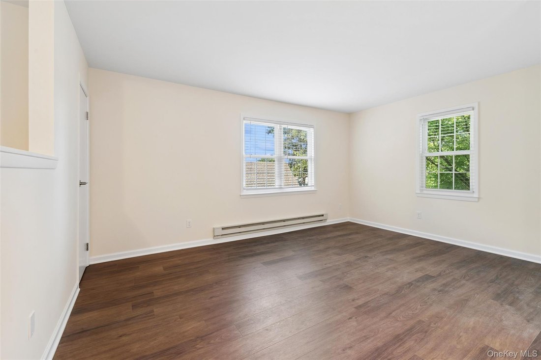 Greenport West, New York, United States 3 - 18553064