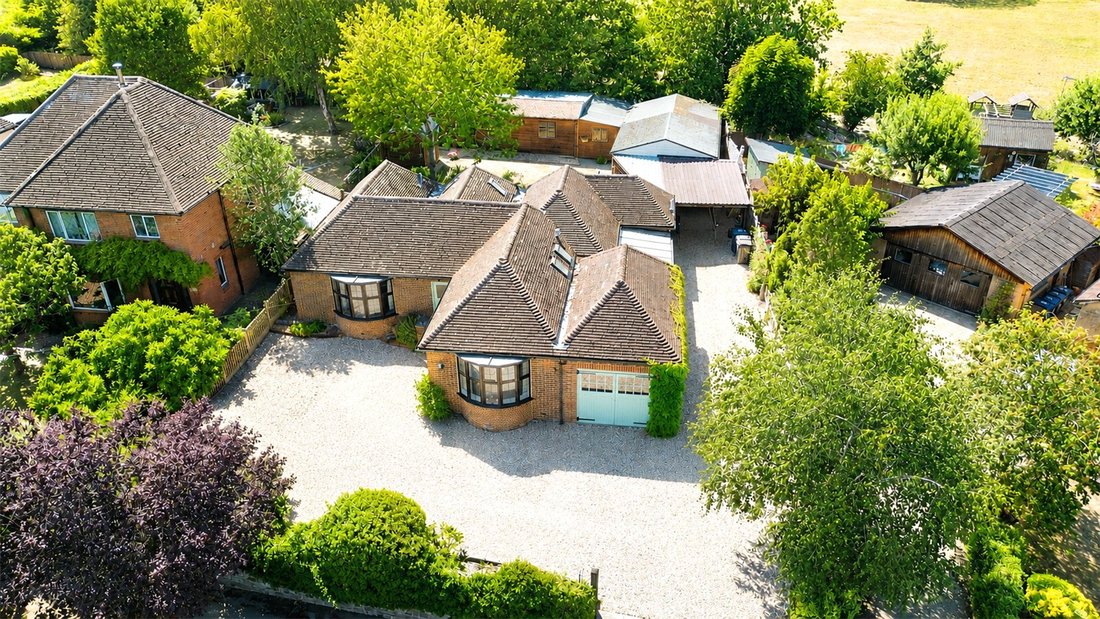 Bungalow in Runfold, Lower Bourne, England 1 - 18551011