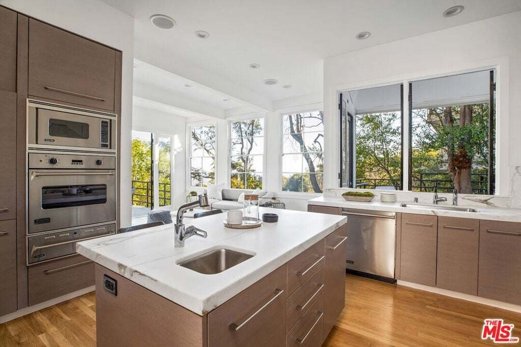 House in Los Angeles, California, United States 5 - 18551099