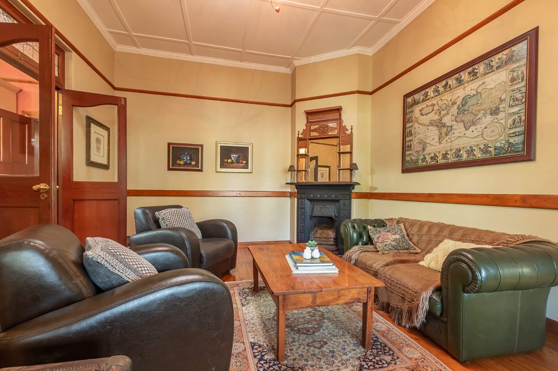 House in Newlands, Southern Suburbs, Cape Town 1 - 18548354