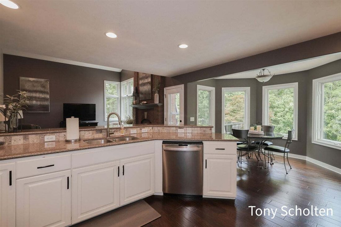 House in Hudsonville, Michigan, United States 4 - 18551560