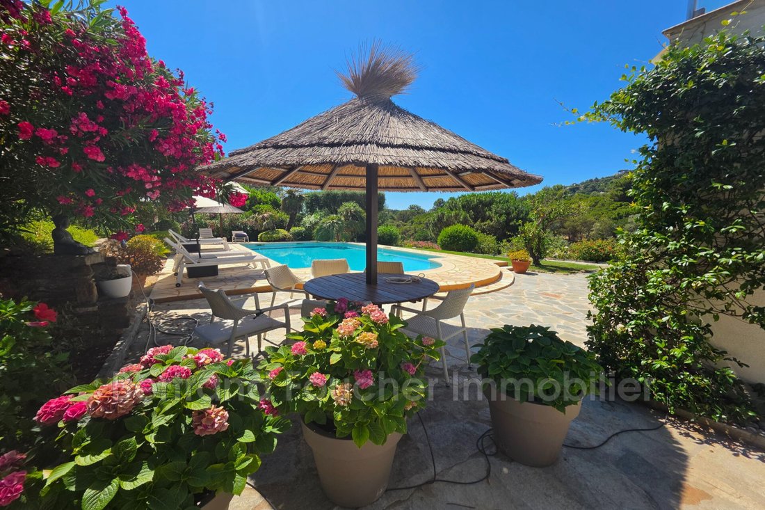 Villa in Sud, Cavalaire-sur-Mer, France 2 - 18399839