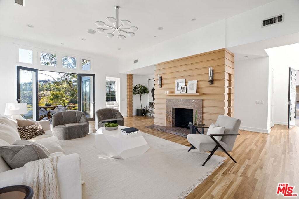 House in Los Angeles, California, United States 4 - 18551099