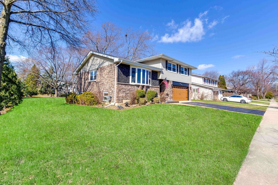 House in Arlington Heights, Illinois, United States 2 - 18552620