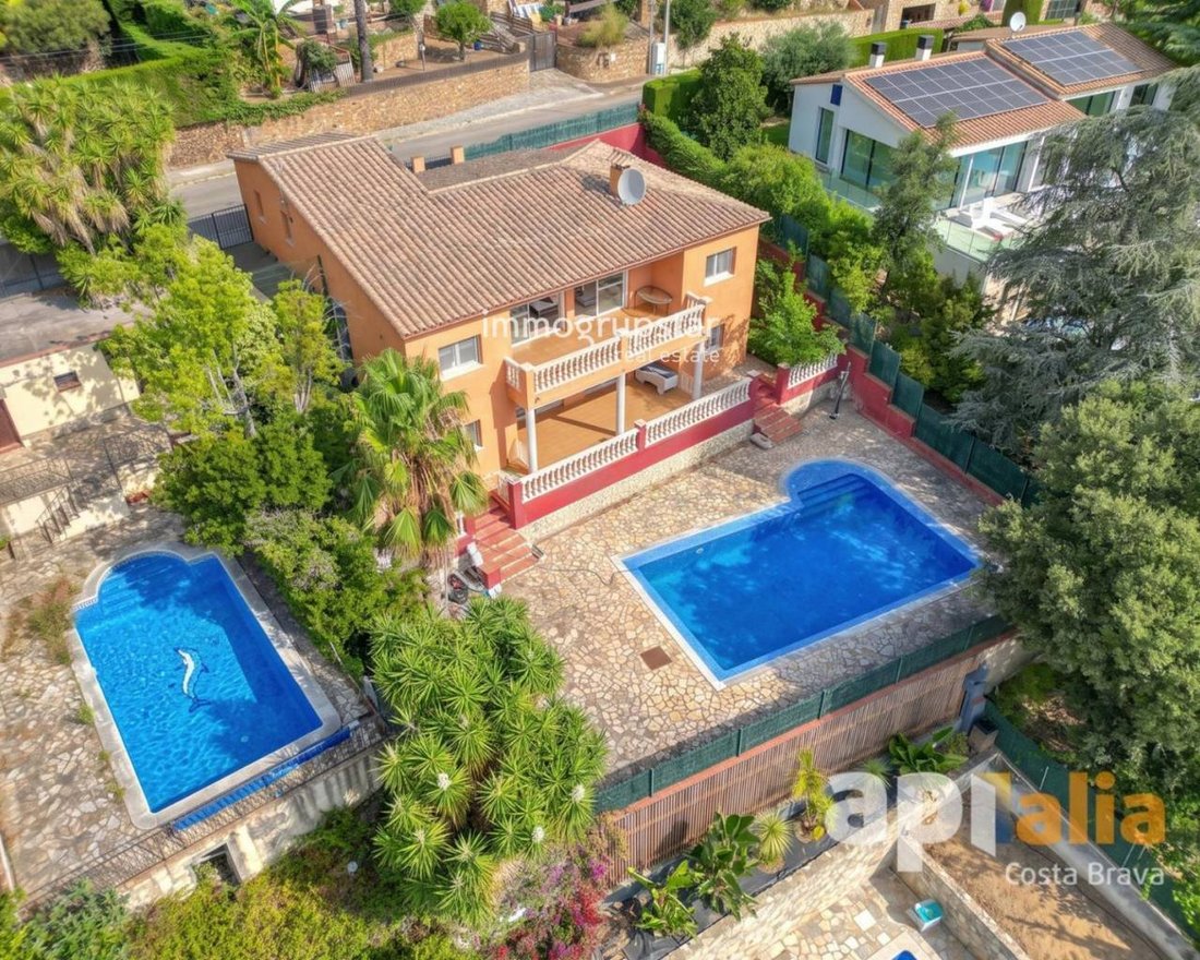 Chalet in Calonge i Sant Antoni, Catalonia, Spain 1 - 18551196