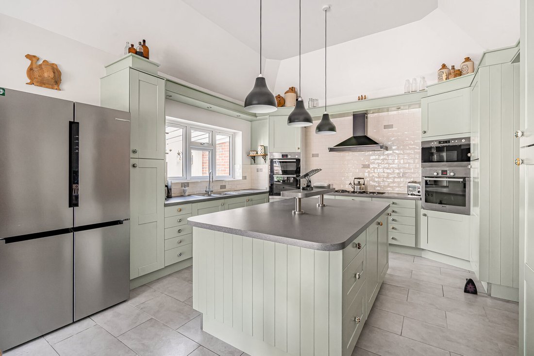 Bungalow in Runfold, Lower Bourne, England 3 - 18551011