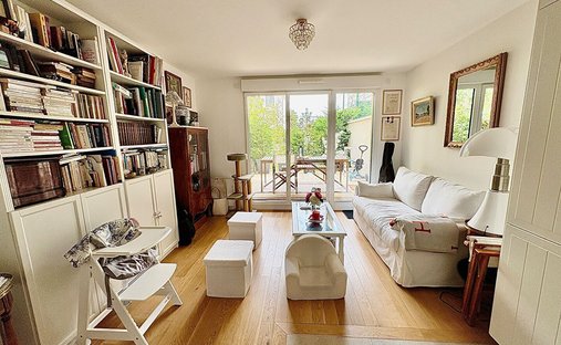 Apartment in Insurrection, Vanves, France 1