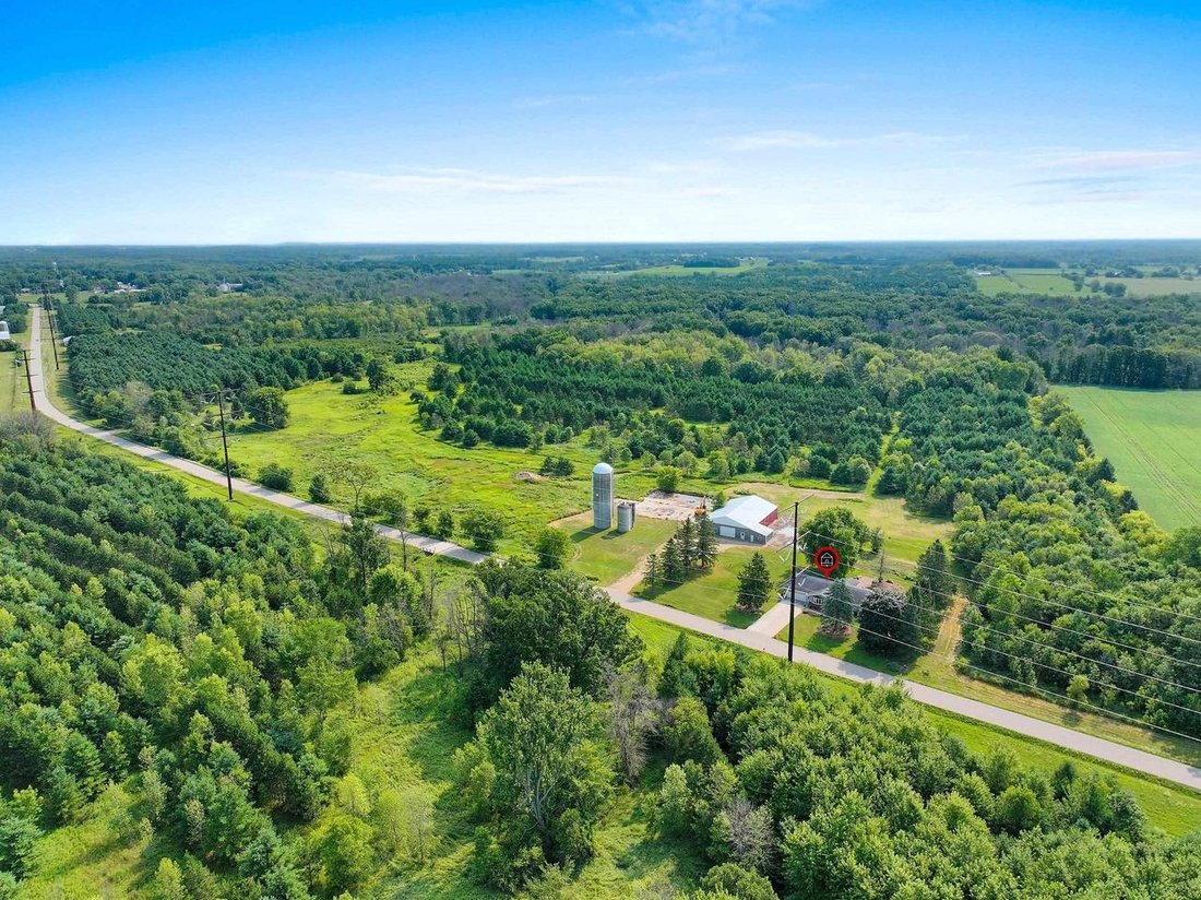 House in Clintonville, Wisconsin, United States 4 - 18551148