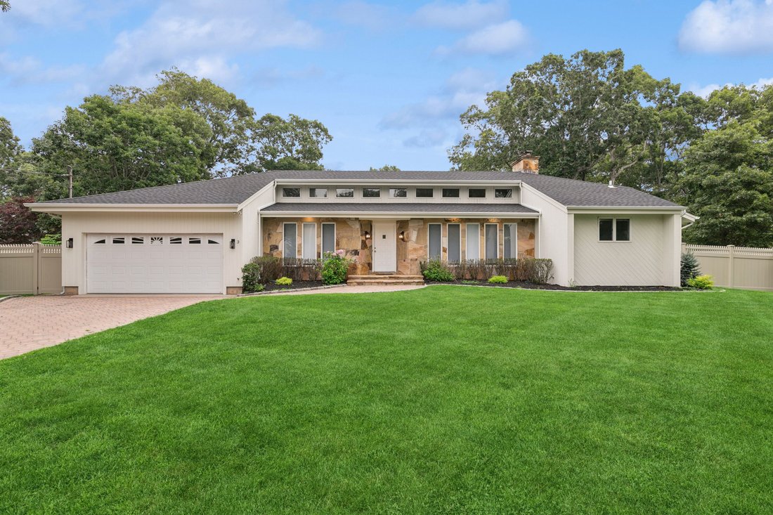 Hampton Bays, New York, United States 2 - 17684144