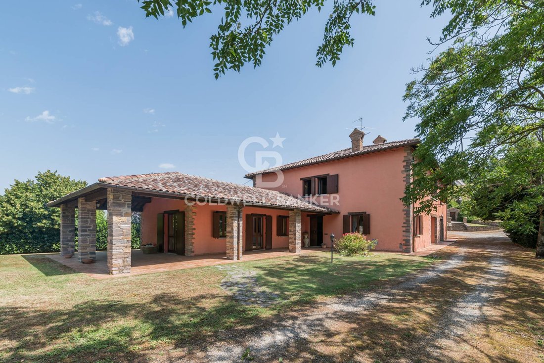 Villa in Peglio, Marche, Italy 1 - 18553955
