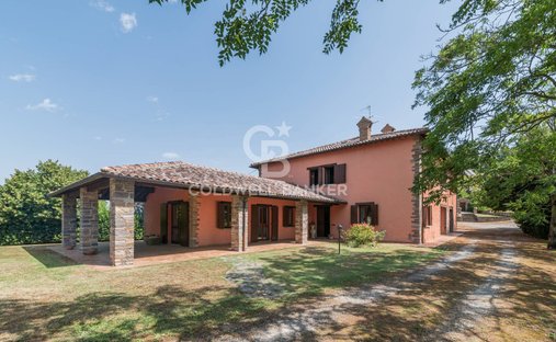 Villa a Peglio, Marche, Italia 1