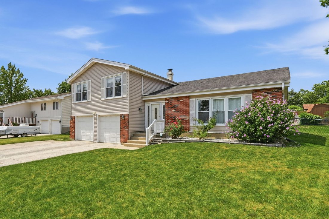 House in Bloomingdale, Illinois, United States 2 - 18552621