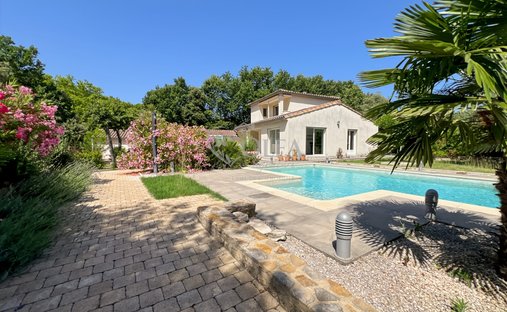 Villa in Arpaillargues-et-Aureilhac, Occitania, France 1