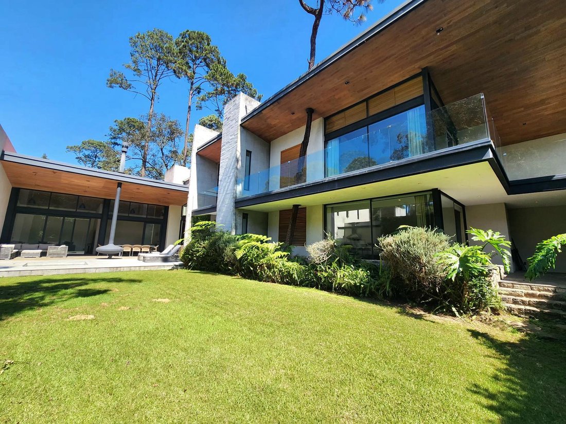 House in Valle de Bravo, State of Mexico, Mexico 4 - 18548975