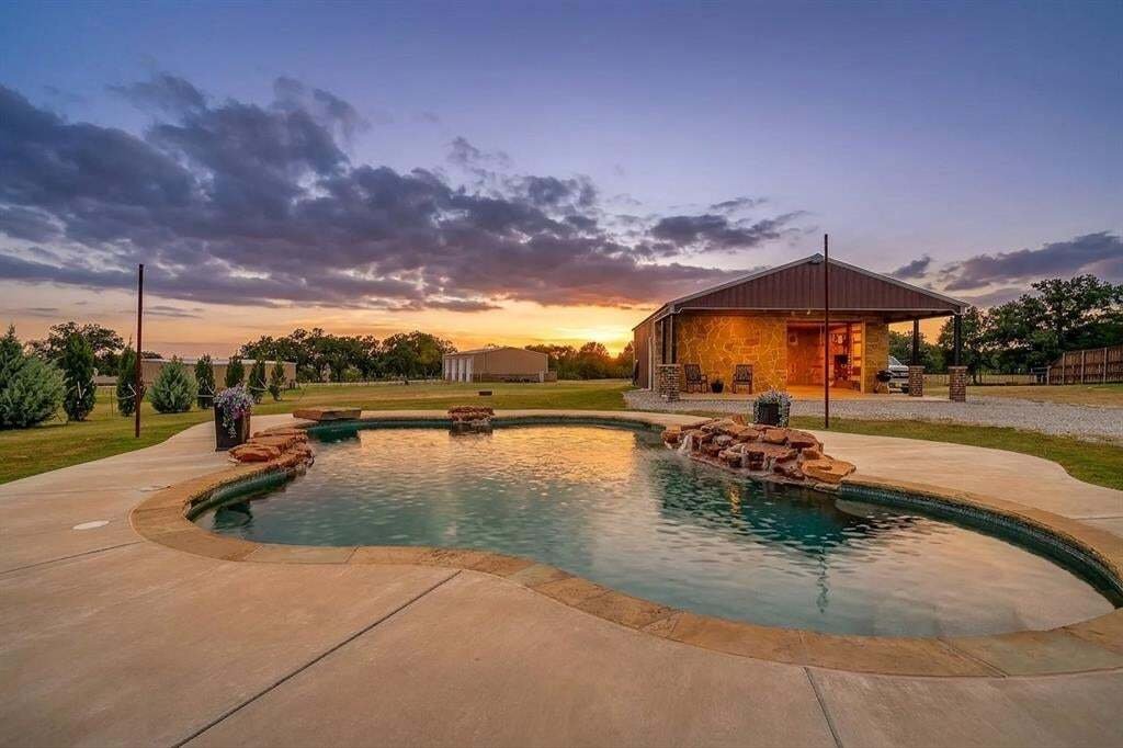 House in Weatherford, Texas, United States 2 - 18552758