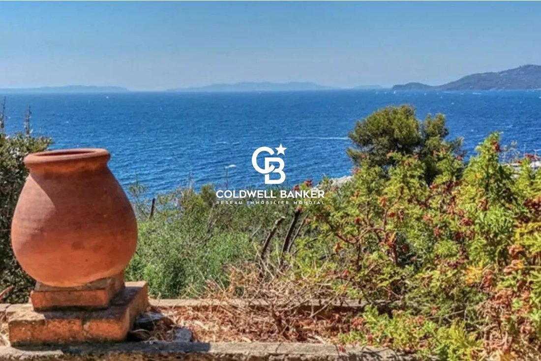 Villa in Le Lavandou, Provence-Alpes-Côte d'Azur, France 1 - 18549424