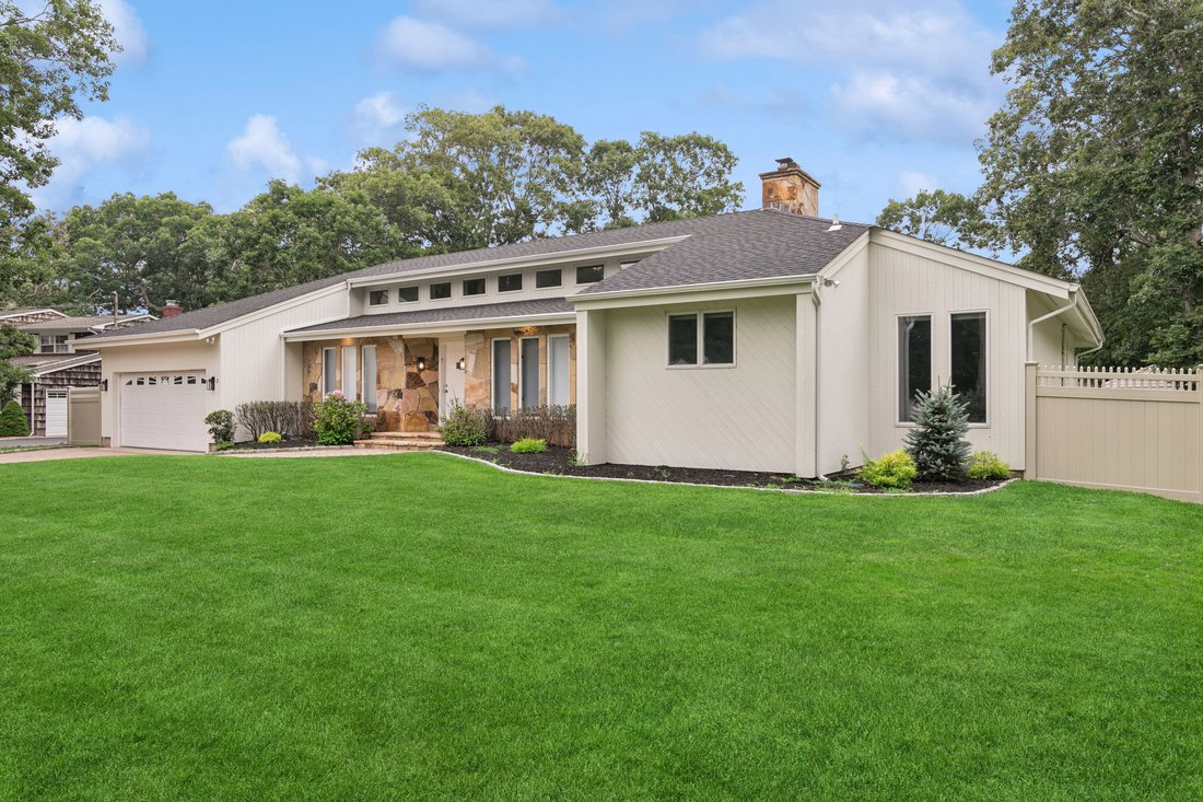 Hampton Bays, New York, United States 3 - 17684144